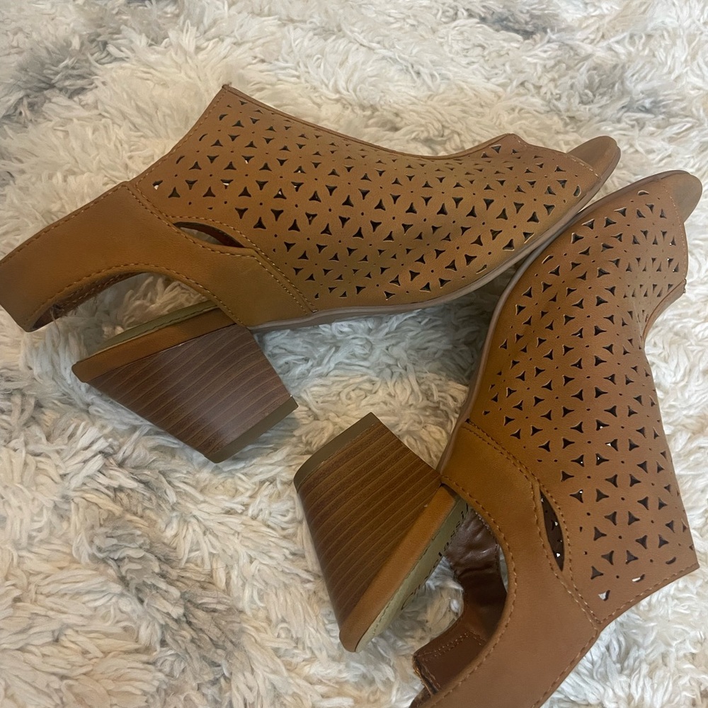 Dress shoes